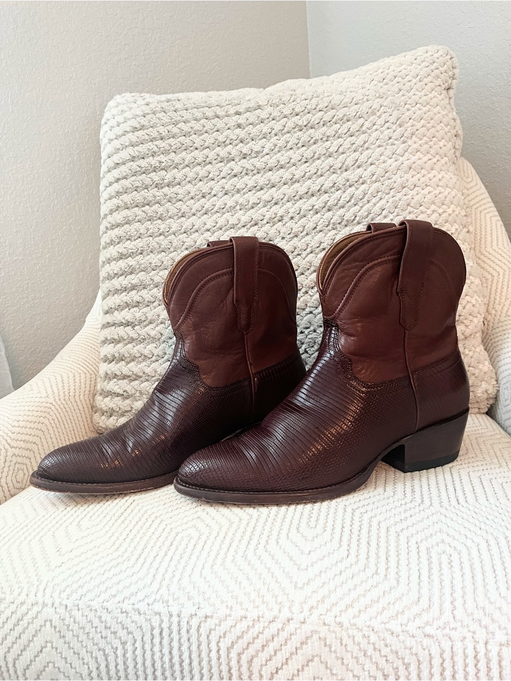 Women’s Tecovas size 9 the Casey lizard skin bootie in bourbon
